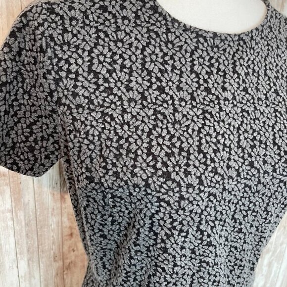 LOFT Black and Gray Short Sleeve Dress size 6P - Picture 2 of 4